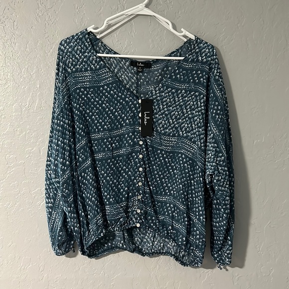 Lulu’s Top - Picture 1 of 4